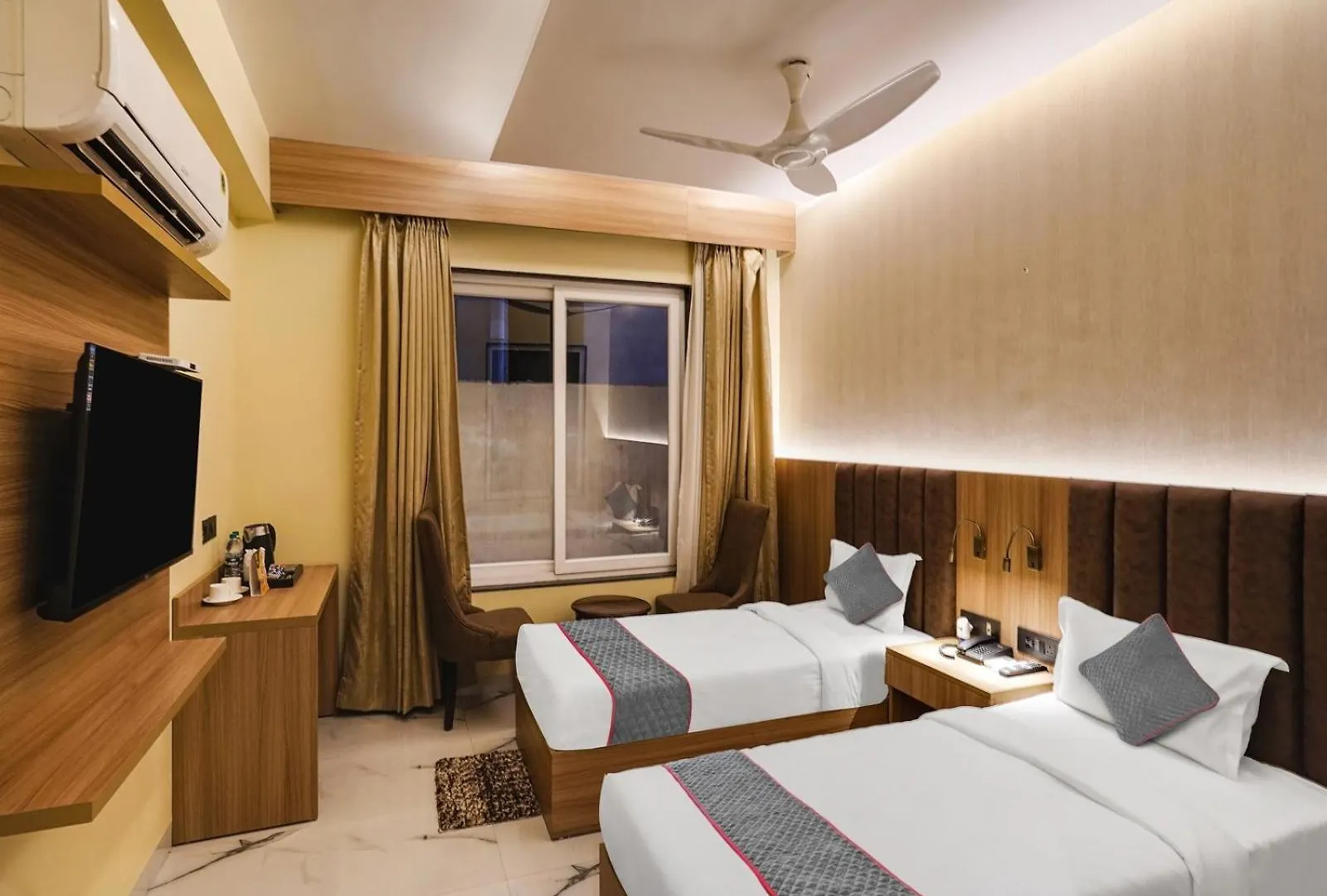 Hotel Clayton New Delhi 4*,  India