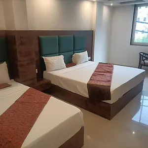Family Tark Near Igi Airport Delhi **** New Delhi